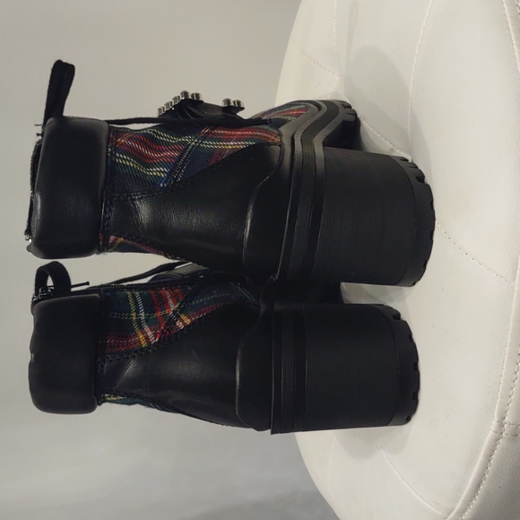 Boots Gianni Bini Red Pop-Star Plaid Rhinestone Buckle Lug Sole Hiking Shoes New - Picture 5 of 5